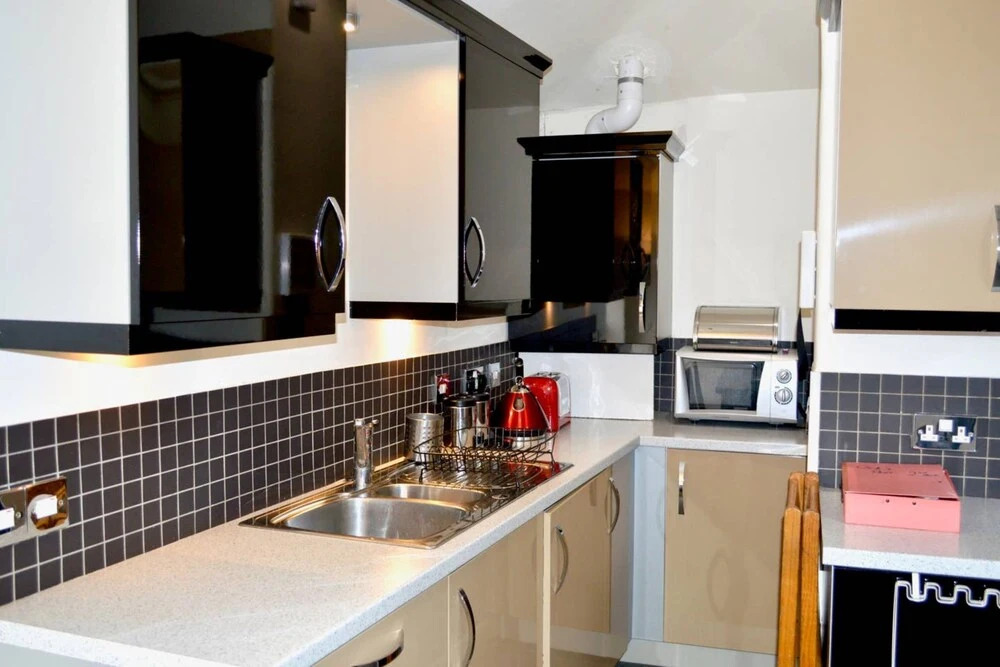 2 Bedroom Edinburgh Flat on Quiet Cobbled Street