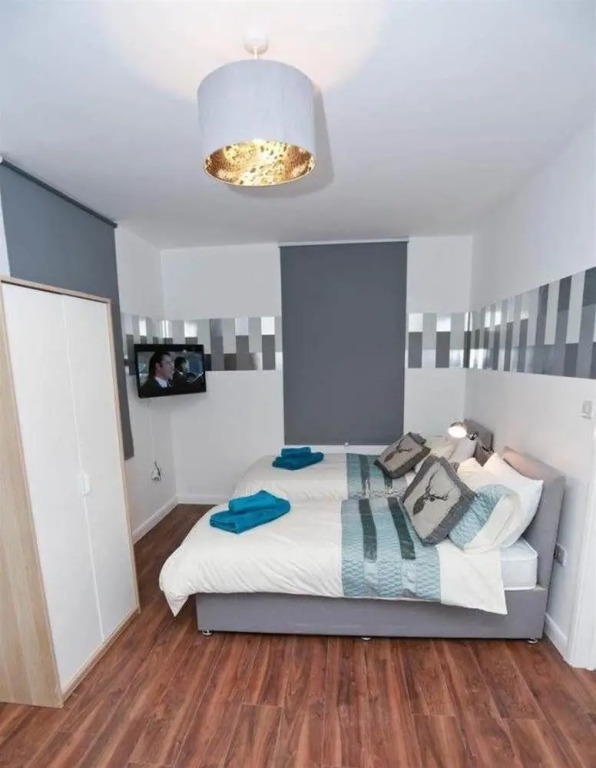 Superior East Croydon Studios