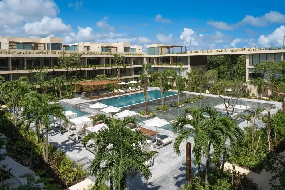 Luxury One BR Apartment With Shared Pool Gym