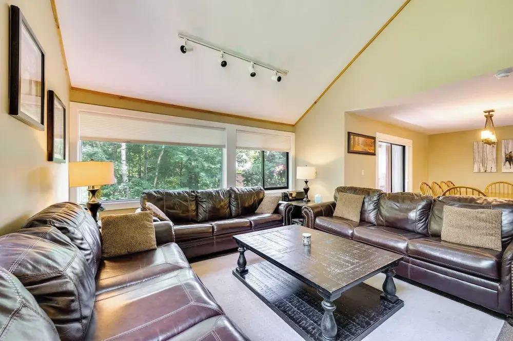 Lincoln Townhome w/ Community Pool & Club Access!