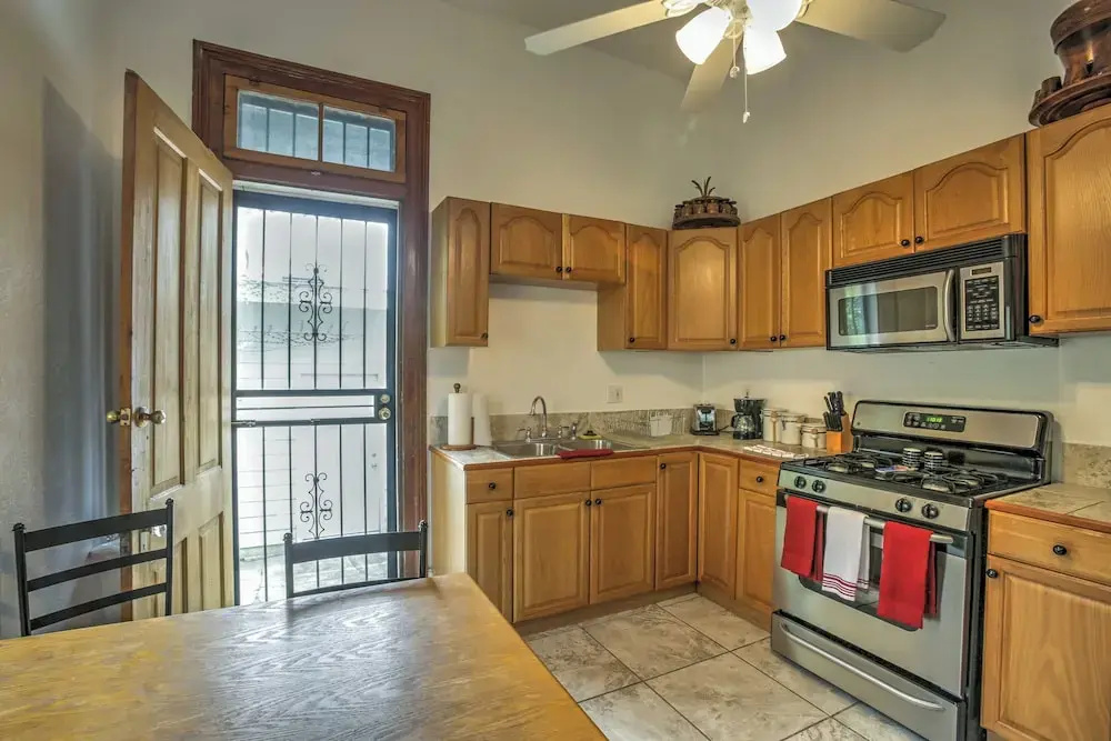 Walk to River, Tram & Zoo: Classic Nola Home!