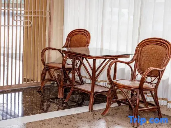 Qingmu Hotel (Zhuji Fengqiao Branch)