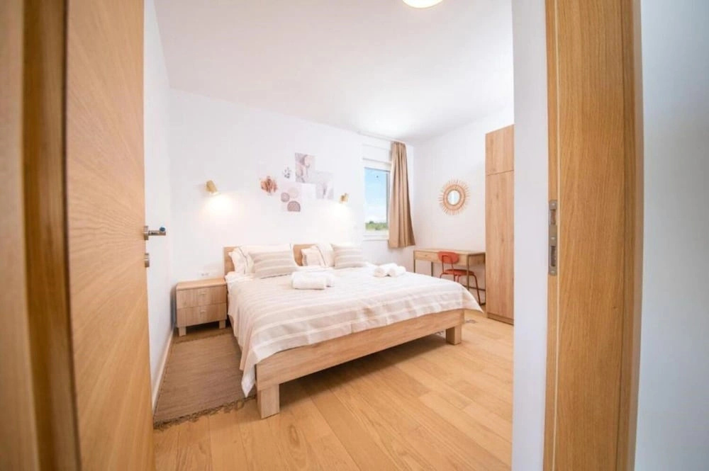 Apartments Vrsi