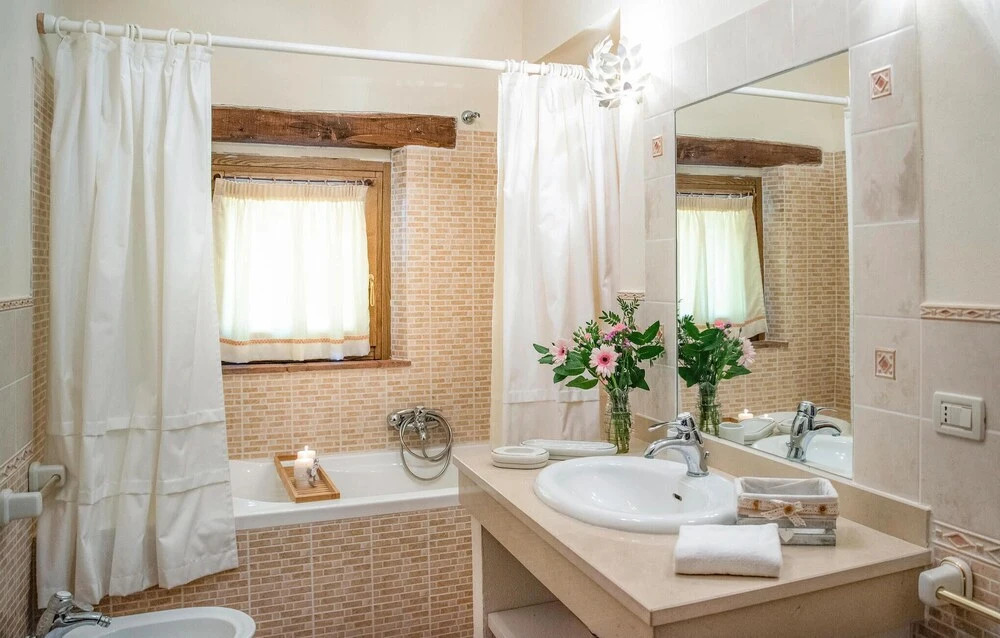 Stunning Home in Massa Marittima With Wifi and 6 Bedrooms