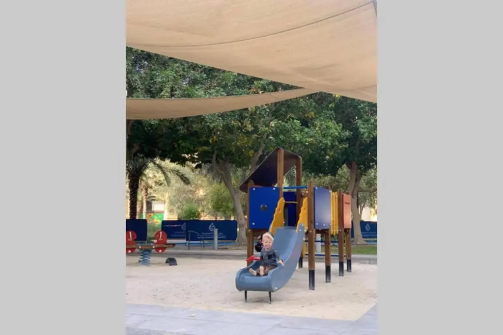 5 min walk to Five Palm -spacious (200M2) 3BR+kids