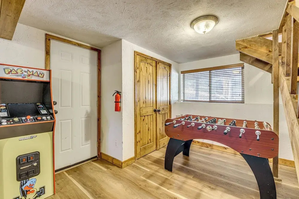 Hot Tub Haven w/ Game Room & Grill in Ruidoso!