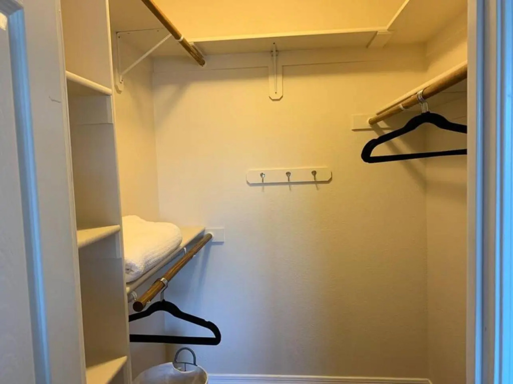 Luxury Condo- Walk to Old Town, ScottsdaleKing II