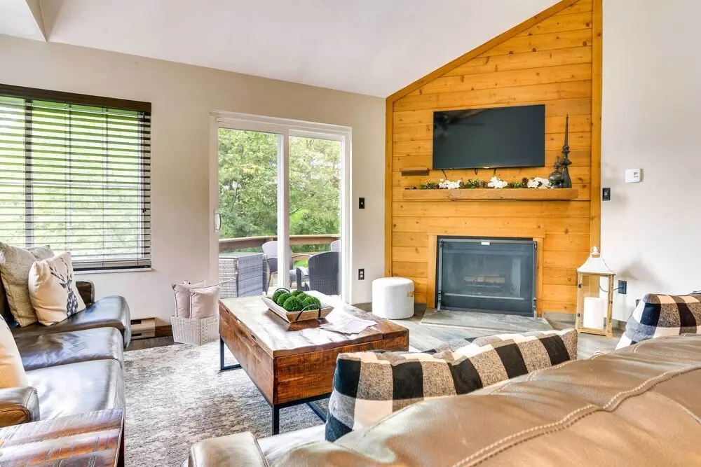 Somerset Townhome w/ Deck < 2 Mi to Ski Lift!