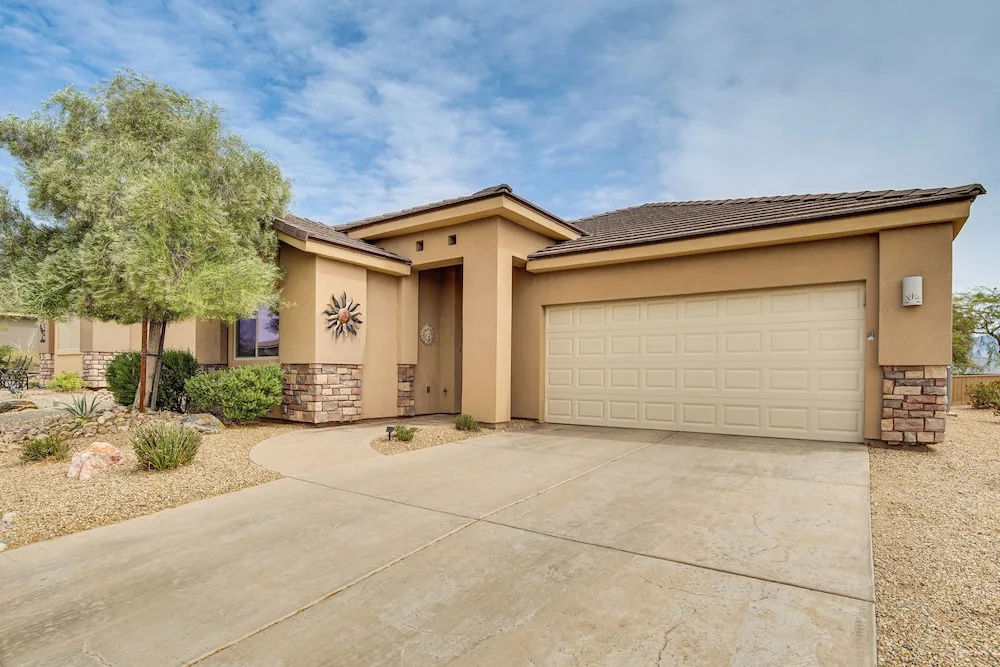 Hike, Golf & Try Your Luck! Mtn-view Mesquite Home
