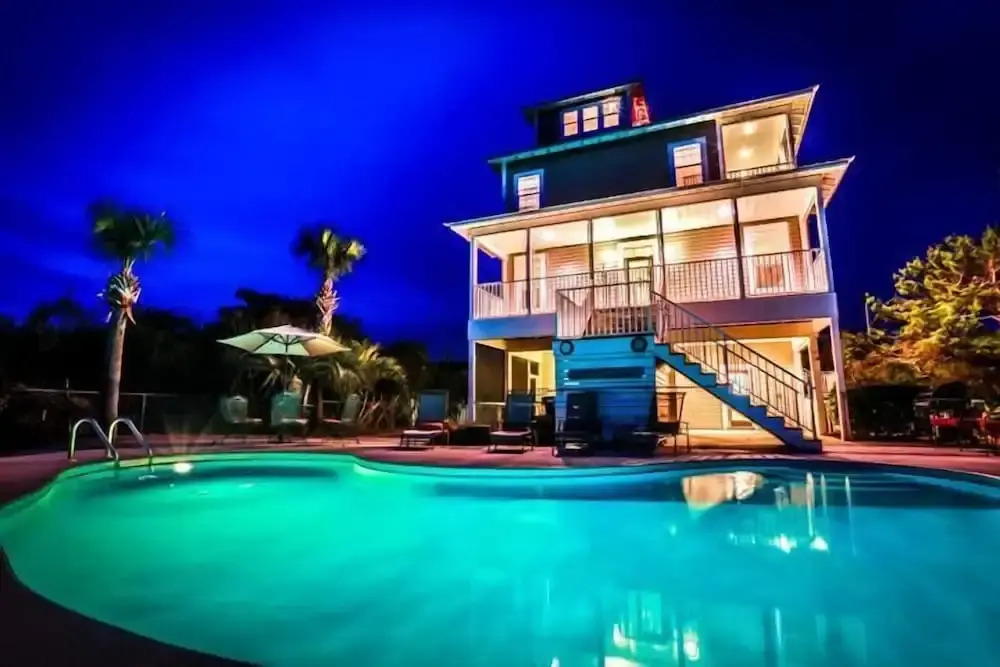 Blue Sky 4 Bedroom Holiday Home by Five Star Properties