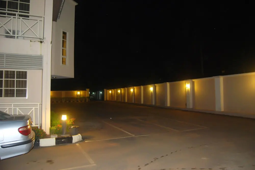 Grand Inn & Suites