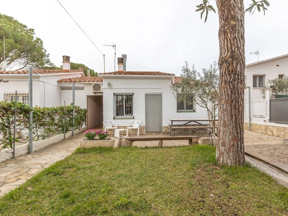 Comfy Holiday Home in L'escala With Garden