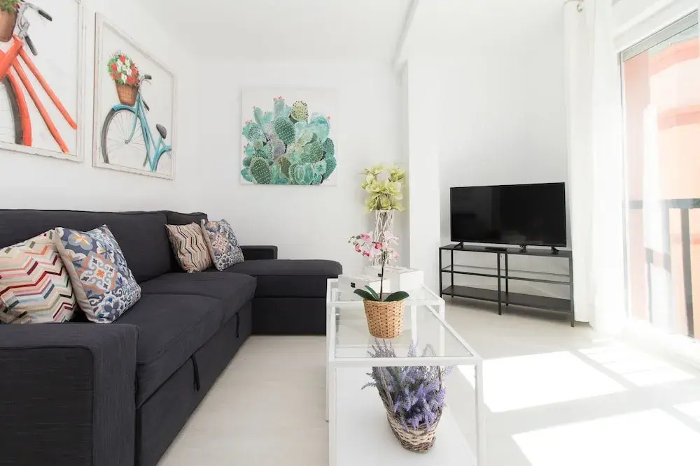 Bright Apartment Close to Beach and Town