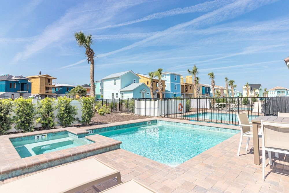 Shake Shack Heated Pool & Hot Tub