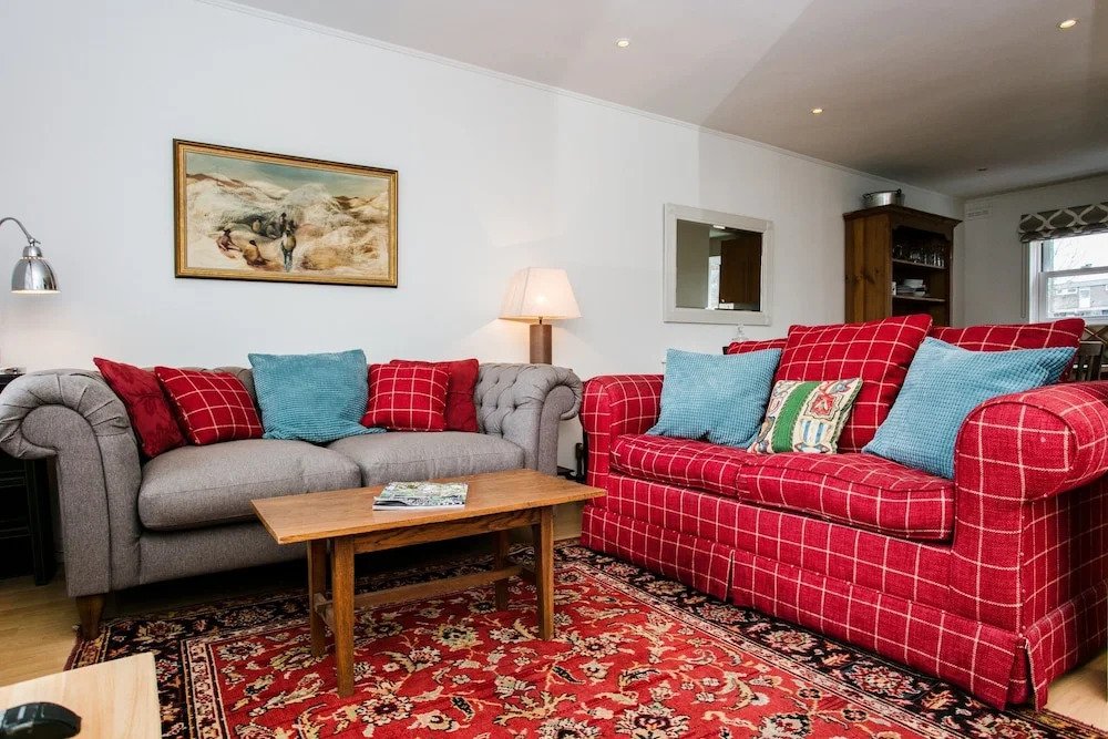 3 Bedroom House in Battersea Accommodates 5