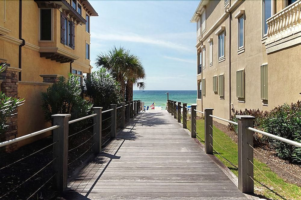 Dolce Vita 6 Bedroom Holiday Home by Five Star Properties