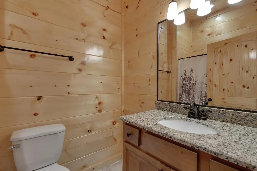 Smoky Mountain Splash, 6 Bedroom, Private Pool, WiFi, Pool Table, Sleeps 18