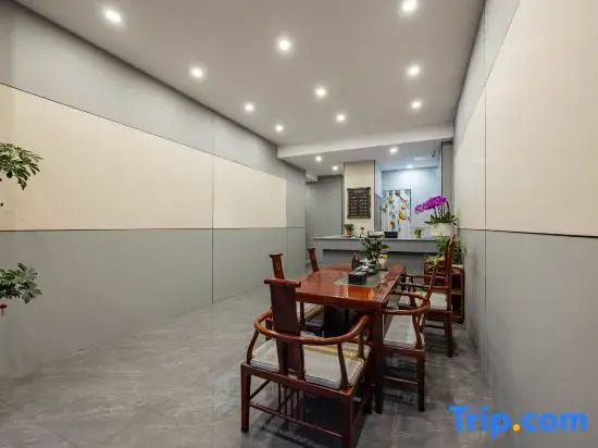 Ningbo Boman Hotel (Beilun Honglian Subway Station)