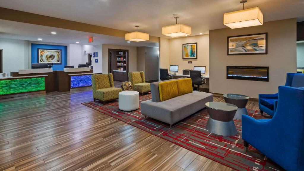 Best Western Plus Mansfield Inn & Suites