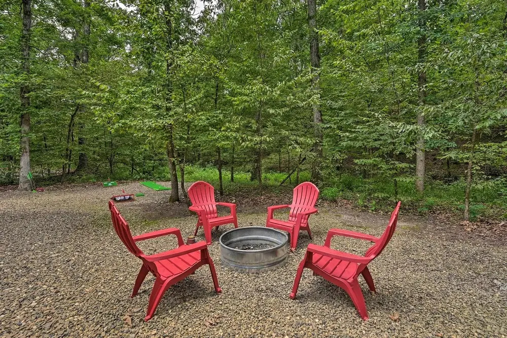 Luxe Broken Bow Cabin: Hot Tub ~ 3 Mi to Hochatown