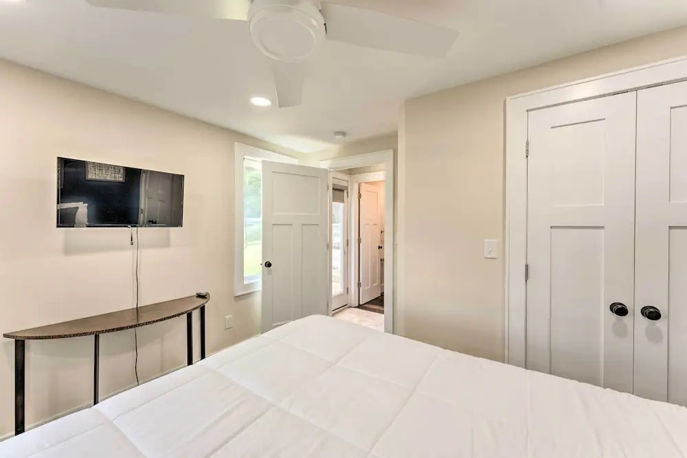 Renovated & Spacious Cabin w/ Patio & Grounds