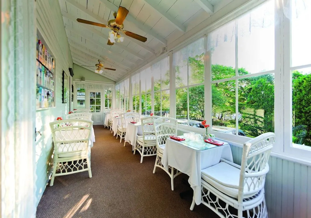 The Elmhurst Inn