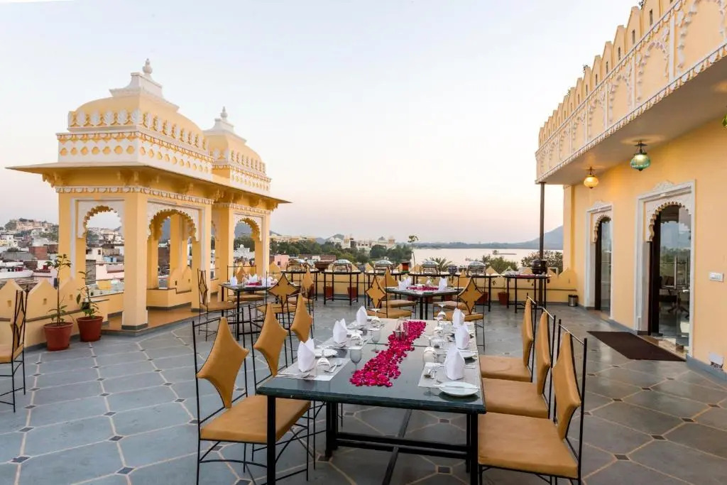 Bloom Boutique l Lake Pichola