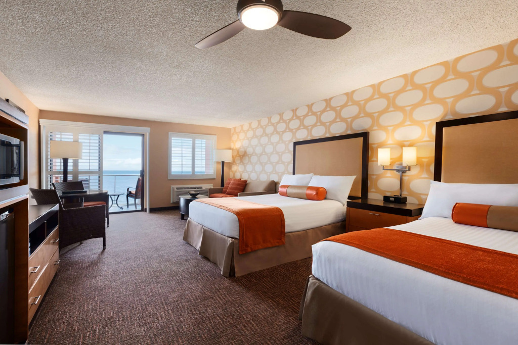 SeaCrest Oceanfront Hotel