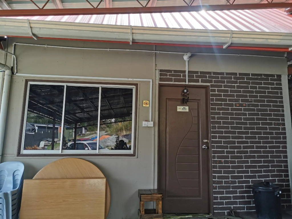 SPOT ON 89963 Sinurambi Homestay 2