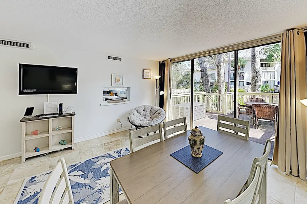 New Listing! Stylish Condo: 2 Pools & Beach Cabana Condo