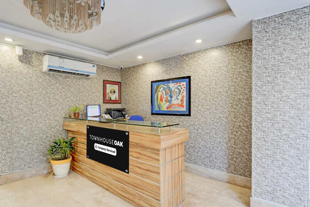 Super Townhouse Oak ONGC Crossway Formerly Hotel Gold Stone Comfort
