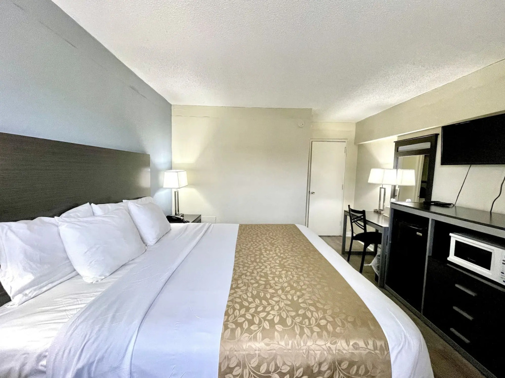 Red Carpet Inn & Suites