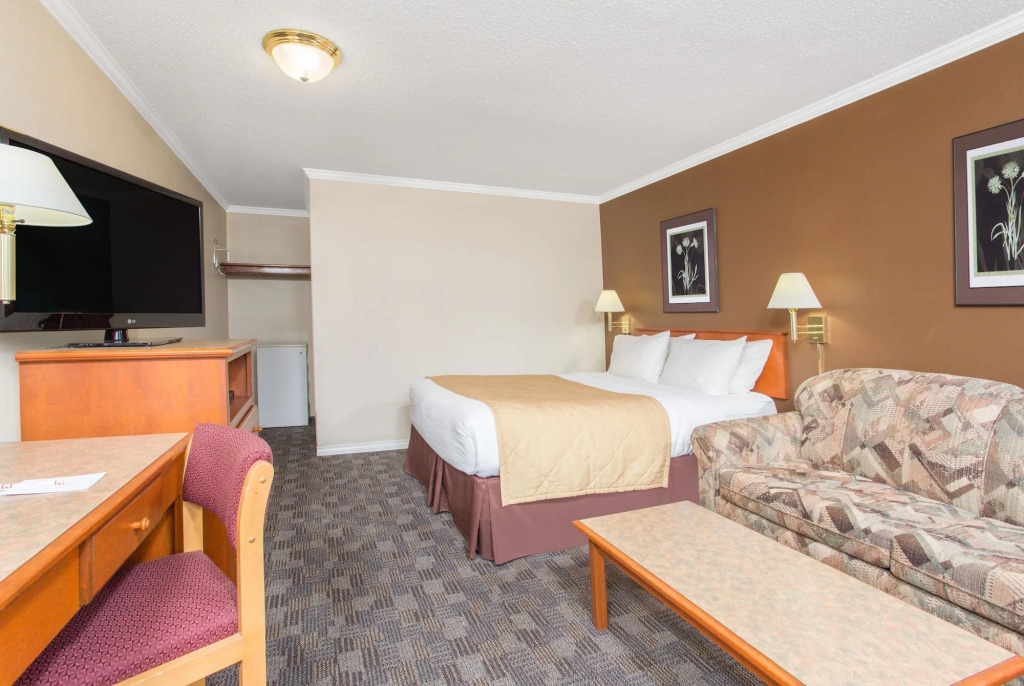 Grand Forks Inn