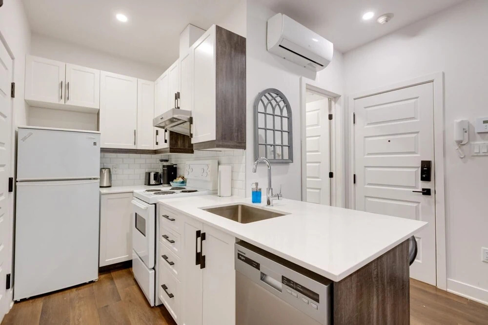 M11 Modern Comfy Studio w AC in Plateau Mile-end