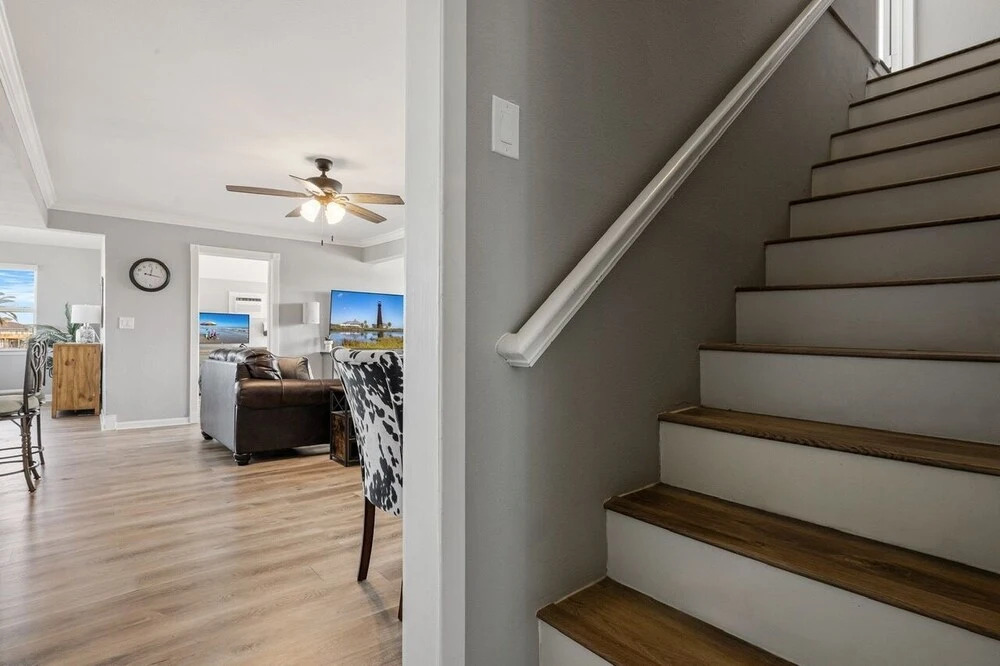 1 Hibiscus Haus 3 Bedroom Home by RedAwning