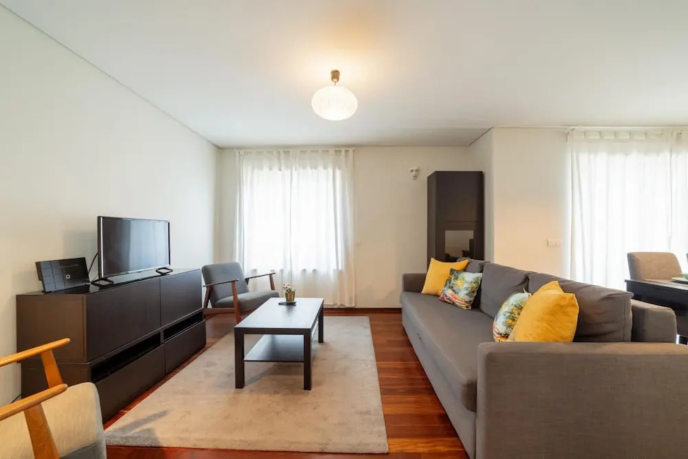 Modern Cedofeita by Homing