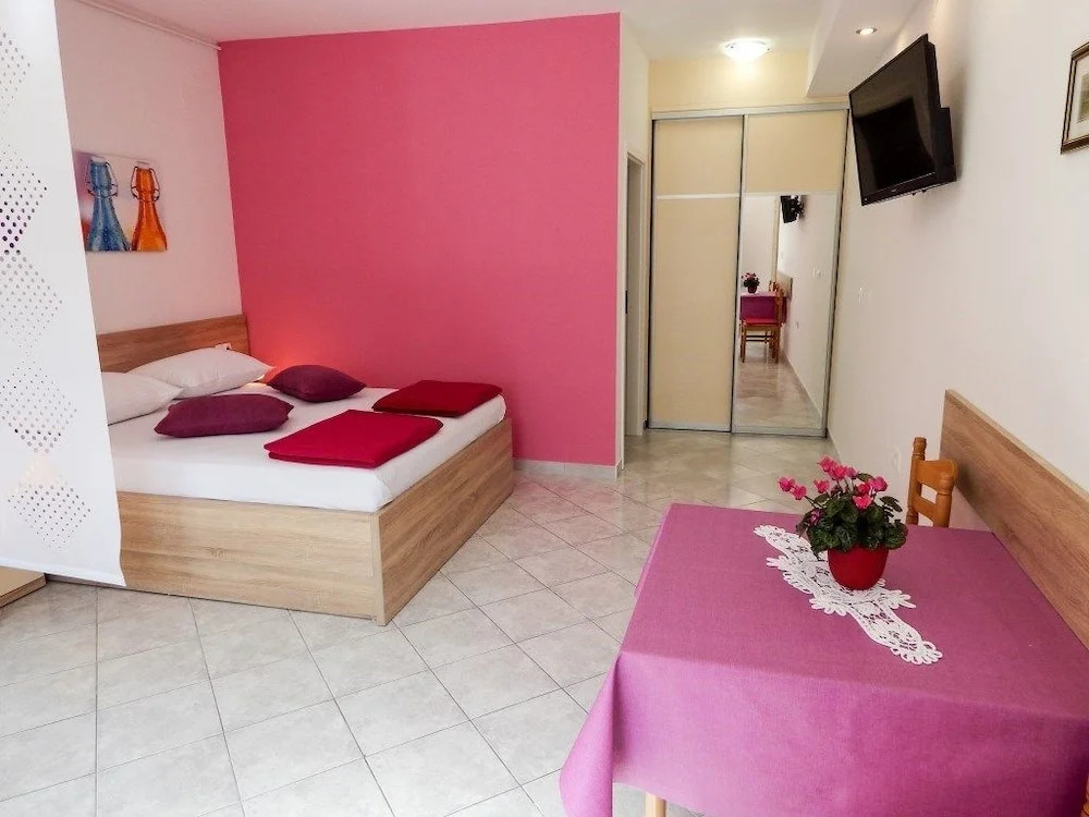 Apartments Valentić 1304