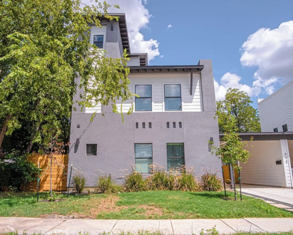 Gorgeous 3 BR 2 BA Near Amazing Downtown