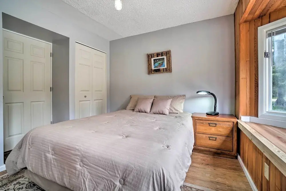 Convenient Kenai Apt - 3 Mi to Beach & Fishing