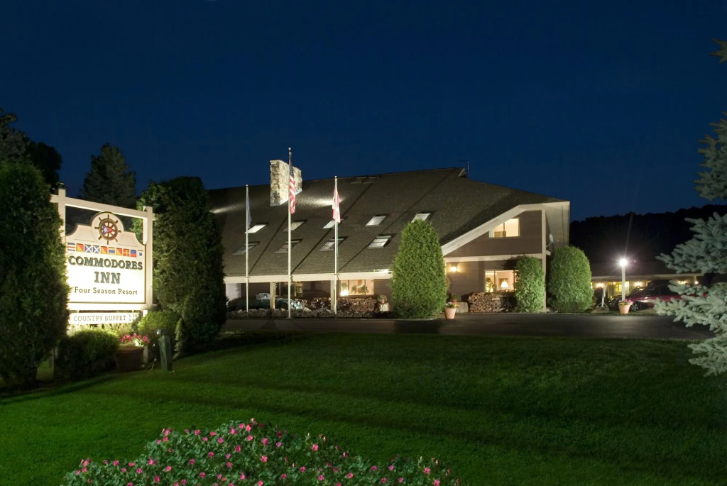 Commodores Inn