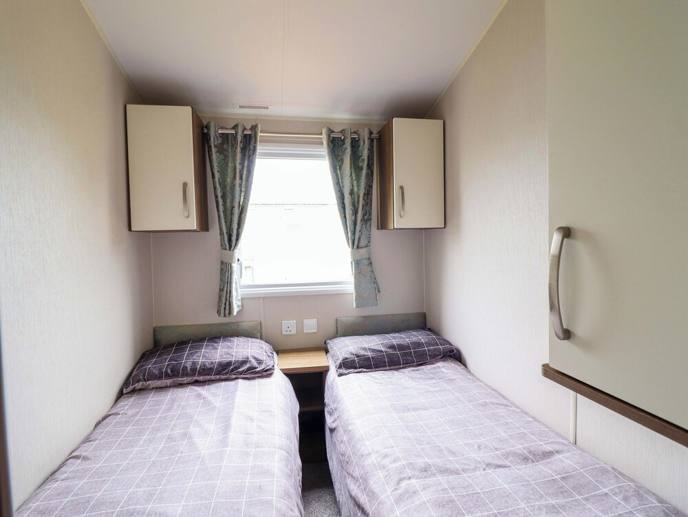 Sea Breeze C38 Dyffryn Seaside Estate