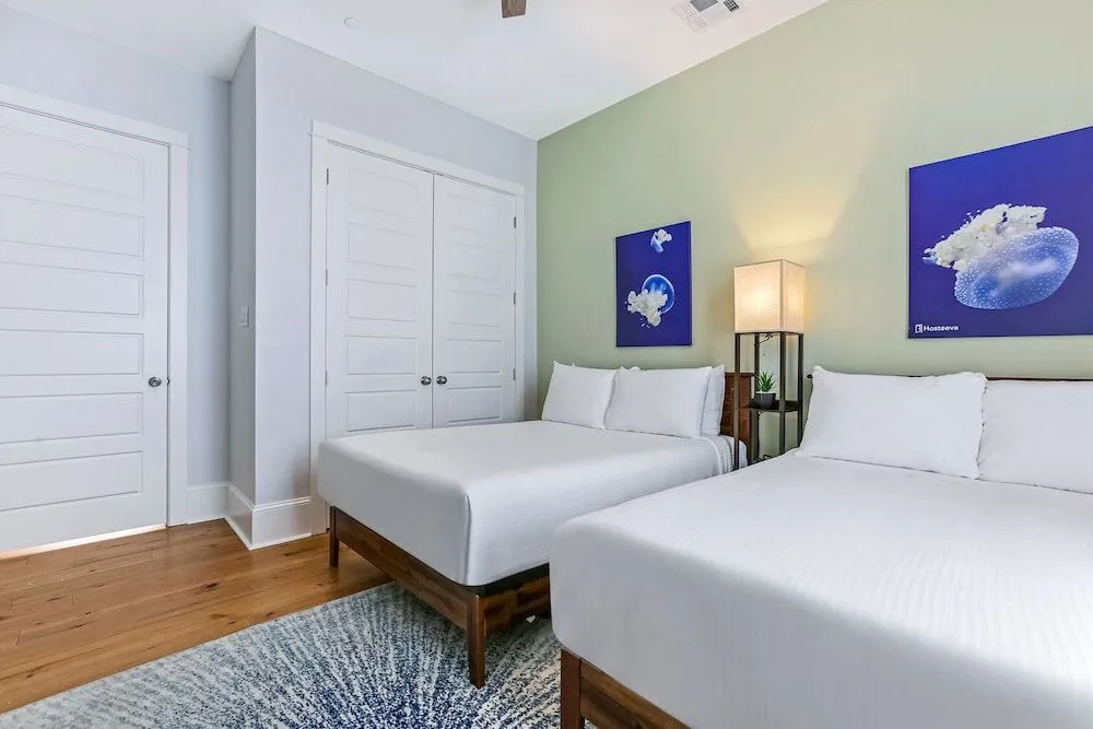 Spacious 5BR Urban Retreat with Balcony & Pool