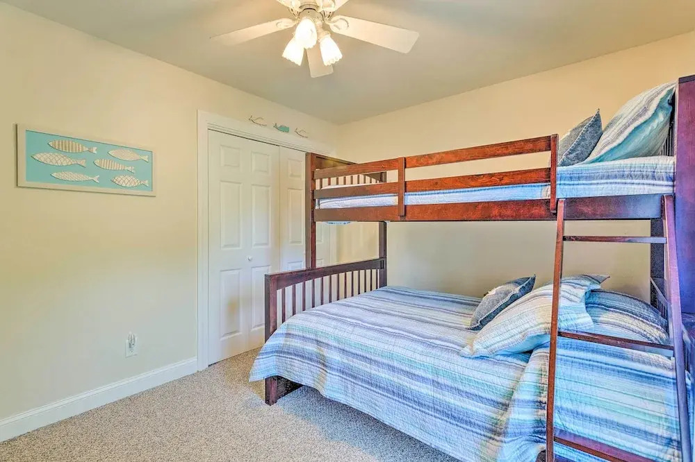 South Kingstown Vacation Rental: 2 Mi to Beach!