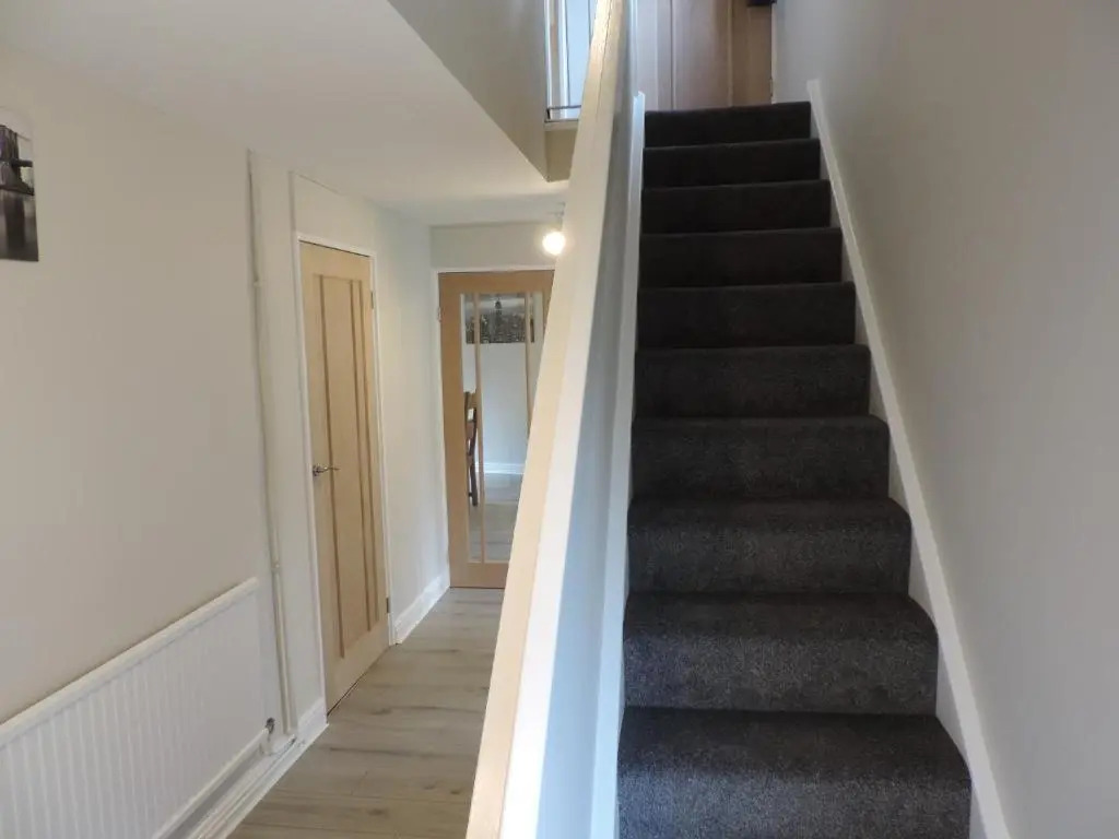 5 Bed Camberley Airport Accommodation