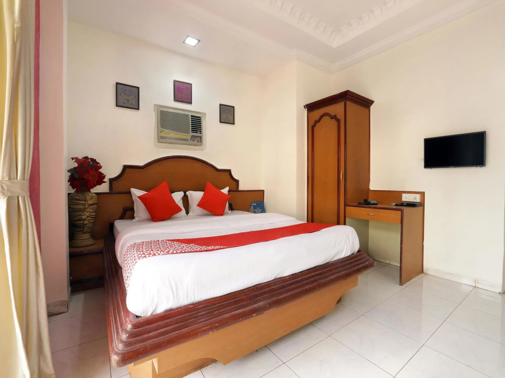 OYO Flagship 12049 Hotel Ravi Kiran Executive