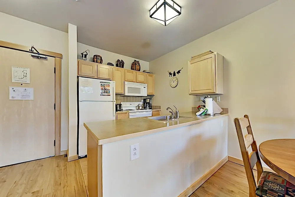 444jspgs 1 Bedroom Condo