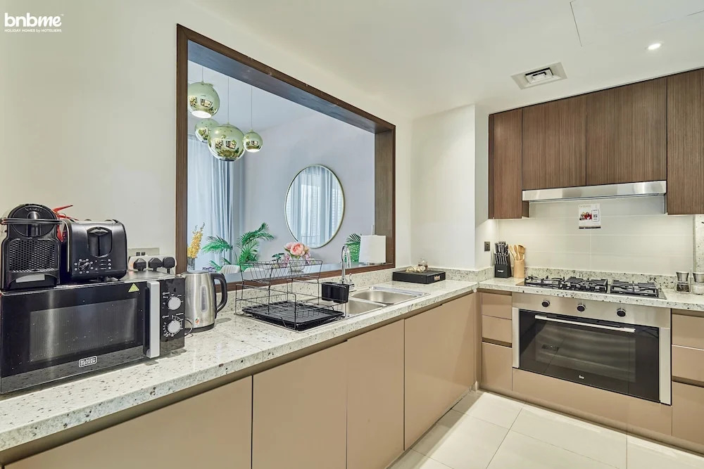 bnbme | Boulevard Heights | 3 + Maids
