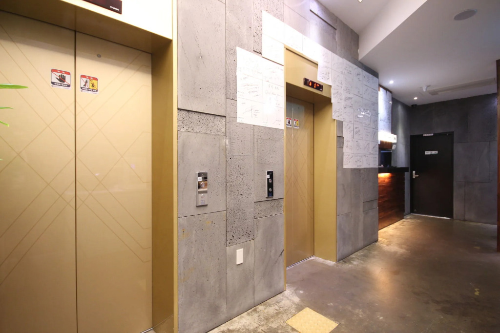 Club Hotel
