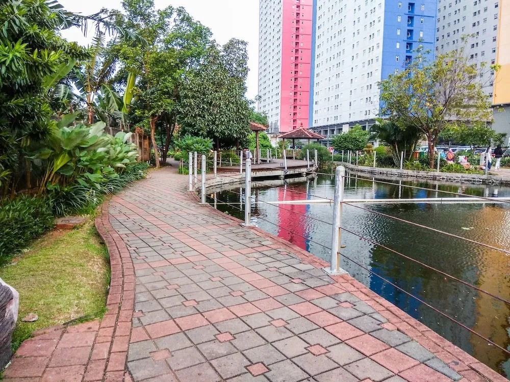 Homey 1BR with City View at Green Pramuka Apartment By Travelio