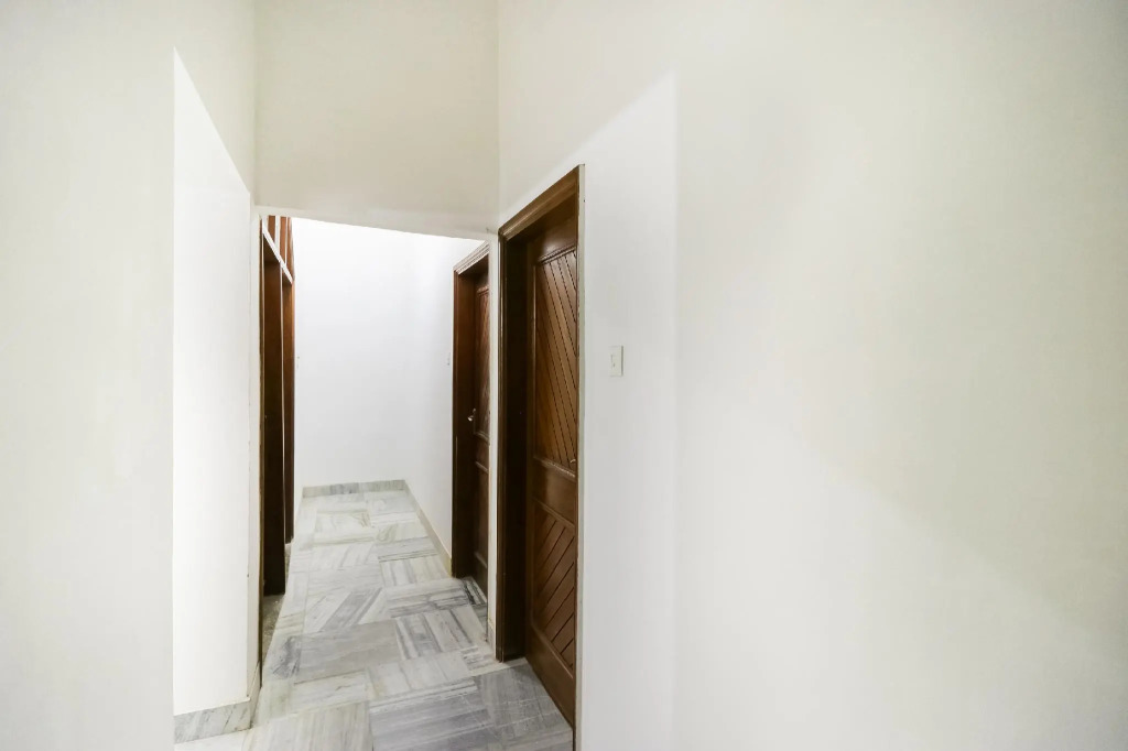 Via Prashansa Palace - Nr Banaras Railway Station